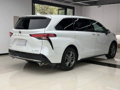 Toyota Sienna 2.5L Hybrid AWD Premium Edition - ფოტო 12