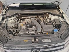 Volkswagen Touareg 300TSI Two-Wheel Drive Moonlight Edition - photo 16