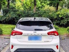 Ford Focus Hatchback EcoBoost 180 Automatic ST Line - ფოტო 11