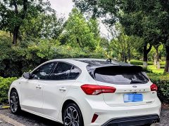 Ford Focus Hatchback EcoBoost 180 Automatic ST Line - ფოტო 14