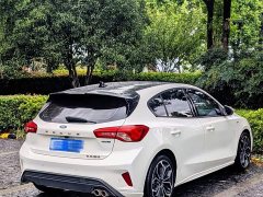 Ford Focus Hatchback EcoBoost 180 Automatic ST Line - ფოტო 15