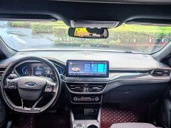 Ford Focus Hatchback EcoBoost 180 Automatic ST Line - ფოტო 20