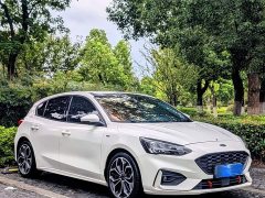 Ford Focus Hatchback EcoBoost 180 Automatic ST Line - ფოტო 8