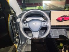 Tesla Model Y Rear-Wheel Drive - ფოტო 3