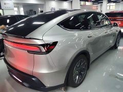 Tesla Model Y L Long Range All-Wheel Drive - ფოტო 5
