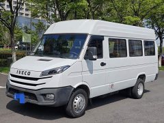 Iveco Daily 2023 2.5T V40 Box Truck Long Wheelbase Mid-Roof Dual Wheels Side Sliding Door 2-3 Seater - ფოტო 1