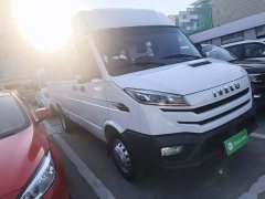 Iveco Daily 2023 2.5T V40 Box Truck Long Wheelbase Mid-Roof Dual Wheels Side Sliding Door 2-3 Seater - ფოტო 19