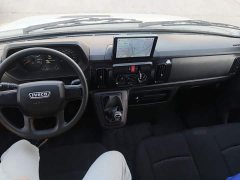 Iveco Daily 2023 2.5T V40 Box Truck Long Wheelbase Mid-Roof Dual Wheels Side Sliding Door 2-3 Seater - ფოტო 3