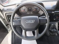 Iveco Daily 2023 2.5T V40 Box Truck Long Wheelbase Mid-Roof Dual Wheels Side Sliding Door 2-3 Seater - ფოტო 4