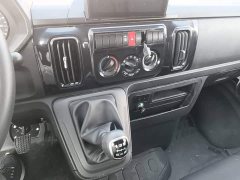 Iveco Daily 2023 2.5T V40 Box Truck Long Wheelbase Mid-Roof Dual Wheels Side Sliding Door 2-3 Seater - ფოტო 7