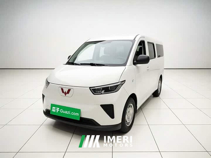 Wuling Yangguang 300km Comfort Passenger Van 75kW