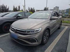 Volkswagen Bora 200TSI DSG Comfort Navigation Edition - ფოტო 1
