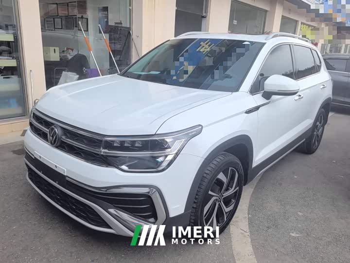 Volkswagen Touareg 300TSI Two-Wheel Drive Full Moon Edition