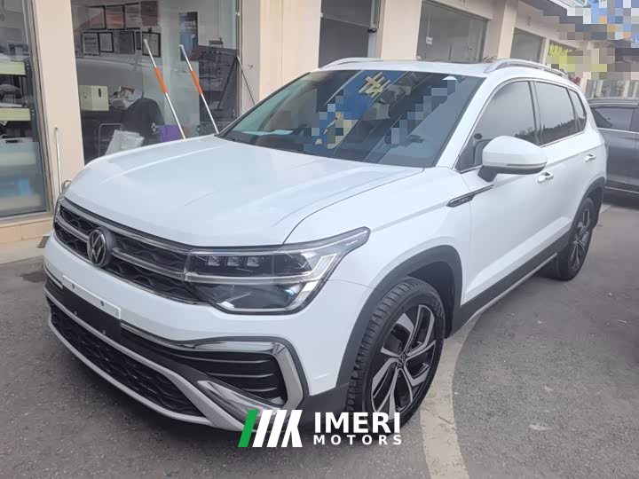 Volkswagen Touareg 300TSI Two-Wheel Drive Full Moon Edition