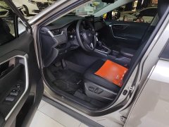 Toyota RAV4 2.0L CVT FWD Urban Edition - ფოტო 11