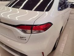 Toyota Corolla Hybrid 1.8H E-CVT Luxury - ფოტო 8