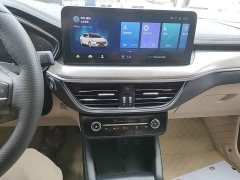 Ford Focus Sedan EcoBoost 180 Automatic Trend - ფოტო 13