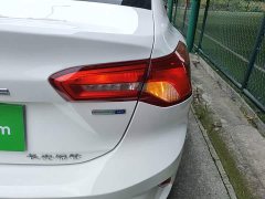 Ford Focus Sedan EcoBoost 180 Automatic Trend - ფოტო 8