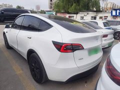 Tesla Model Y Rear-Wheel Drive - ფოტო 5