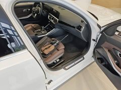 BMW 3 Series Facelift 320Li M Sport Package - ფოტო 11