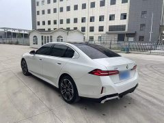 BMW 5 Series 525Li M Sport Package - ფოტო 11