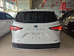 Toyota Sienna 2023 2.5L Hybrid Premium Edition - ფოტო 4