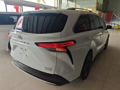 Toyota Sienna 2023 2.5L Hybrid Premium Edition - ფოტო 5