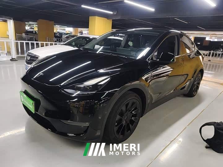 Tesla Model Y Long Range All-Wheel Drive