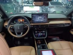 Lincoln Explorer 2.0T FWD Elegant Edition - ფოტო 10