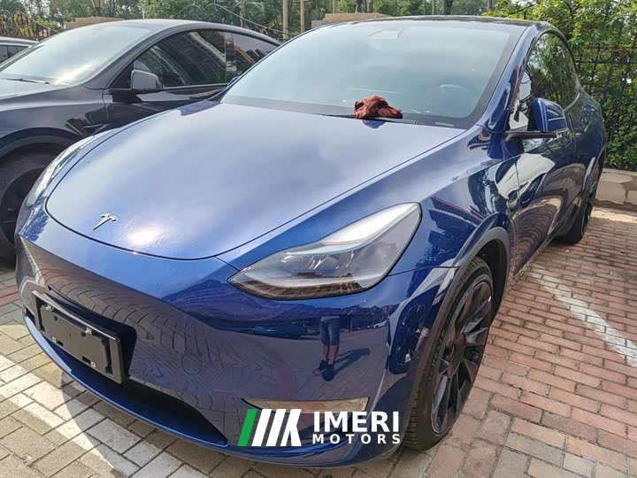 Tesla Model Y Long Range All-Wheel Drive