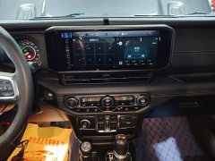 Jeep Wrangler 2.0T Sahara Four-Door - photo 13