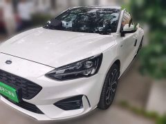 Ford Focus Hatchback EcoBoost 180 Automatic ST Line - ფოტო 1