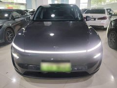 Tesla Model Y Rear-Wheel Drive - ფოტო 3