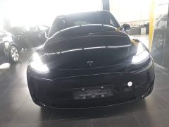 Tesla Model Y Rear-Wheel Drive - ფოტო 3