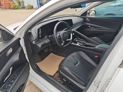 Hyundai Elantra 2022 1.5L CVT Luxury - ფოტო 16