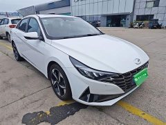 Hyundai Elantra 2022 1.5L CVT Luxury - ფოტო 4
