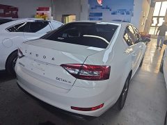 Skoda Octavia 1.5L Automatic Comfort Edition - ფოტო 7