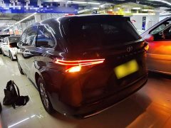 Toyota Sienna 2021 2.5L Hybrid Premium Edition - ფოტო 5