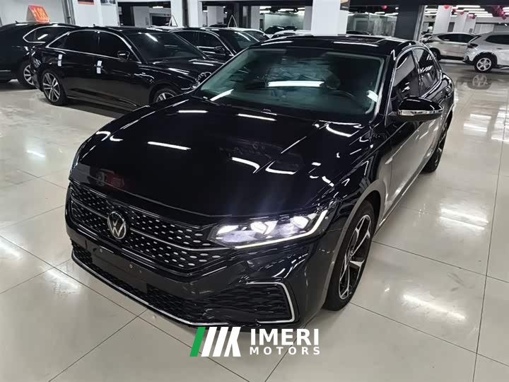 Volkswagen Passat Facelift 330TSI Starry Sky Elite
