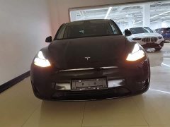 Tesla Model Y Rear-Wheel Drive - ფოტო 3