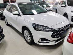 Ford Focus Sedan EcoBoost 180 Automatic Trend - ფოტო 4