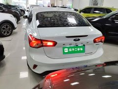 Ford Focus Sedan EcoBoost 180 Automatic Trend - ფოტო 6
