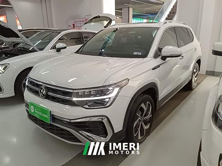 Volkswagen Touareg 300TSI Two-Wheel Drive Full Moon Edition