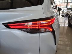 Toyota Sienna 2021 2.5L Hybrid Premium Edition - ფოტო 8