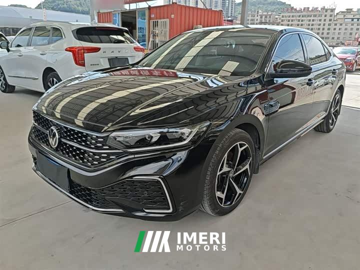 Volkswagen Passat Facelift 330TSI Starry Sky Elite