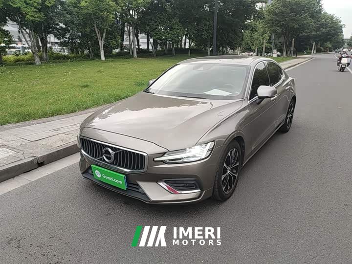 Volvo S60 B4 Smart Luxury Edition - ავტომობილი ჩინეთიდან
