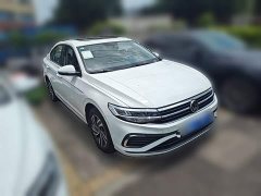 Volkswagen Bora Facelift 200TSI DSG Comfort Navigation Edition - ფოტო 3