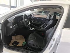 Hyundai Elantra 2022 1.5L CVT Luxury - ფოტო 15