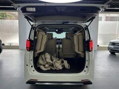 Toyota Alphard Hybrid 2.5L Premium Gold Edition - ფოტო 12