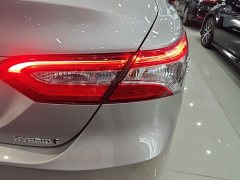 Toyota Camry Hybrid Luxury - photo 8
